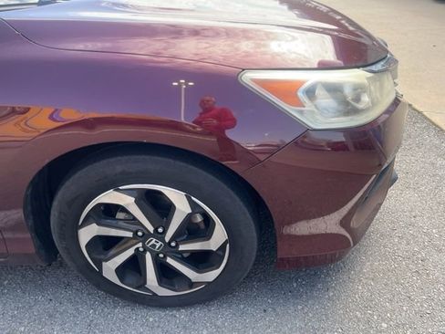 Certified 2017 Honda Accord EX-L image 6