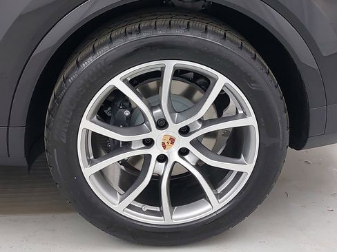 New 2026 Porsche Cayenne image 35