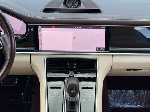 Used 2021 Porsche Panamera 4S image 25