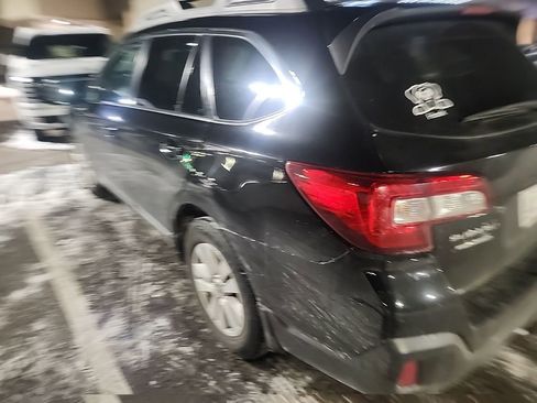 Used 2018 Subaru Outback 2.5i Premium image 7