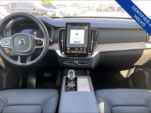 Certified 2025 Volvo XC90 B6 Plus image 19