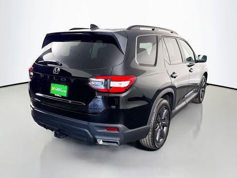 Used 2025 Honda Pilot Sport image 10
