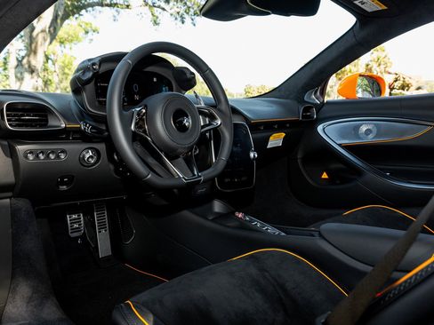 Used 2024 McLaren Artura RWD image 61