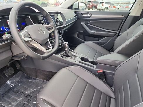 Certified 2023 Volkswagen Jetta SE image 11
