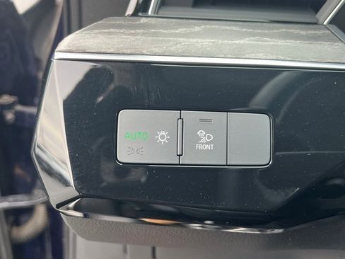 Used 2021 Audi e-tron Premium w/ Convenience Plus Package image 37