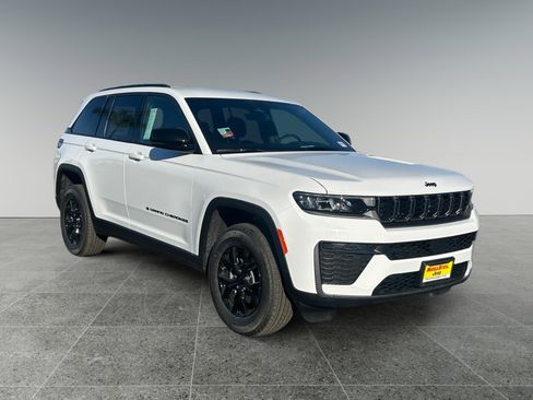 New 2026 Jeep Grand Cherokee Altitude RWD image 7