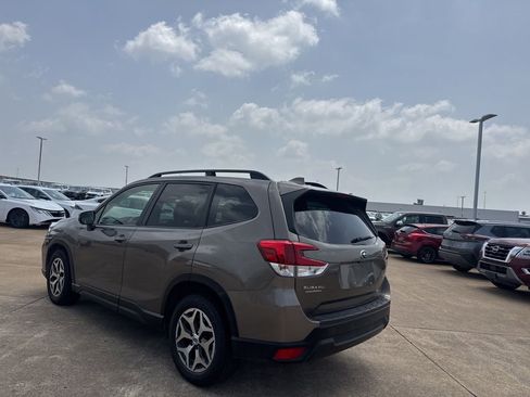 Used 2021 Subaru Forester Premium w/ Popular Package #1 AWD/4WD image 16