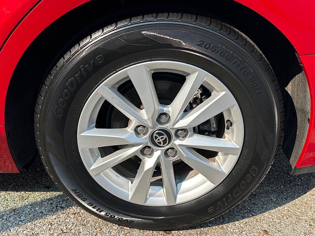 Used 2025 Toyota Camry LE FWD image 29