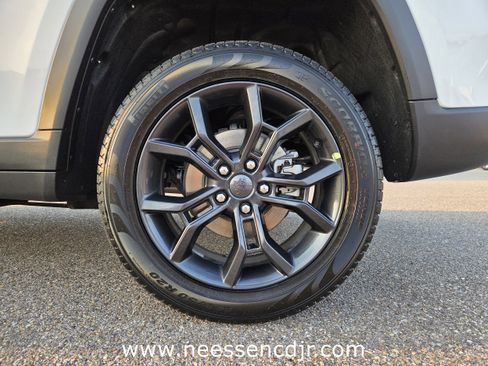 New 2025 Jeep Grand Cherokee Limited image 9