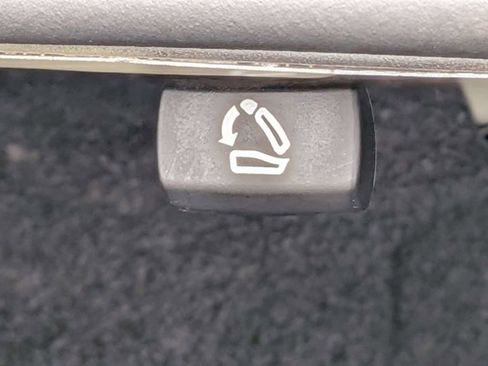 Used 2025 Volkswagen Jetta SE FWD image 14
