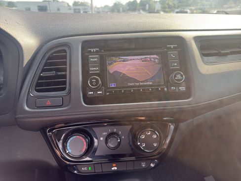 Used 2018 Honda HR-V LX image 18
