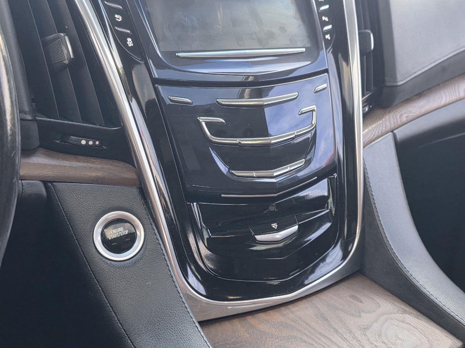 Used 2019 Cadillac Escalade Premium Luxury w/ LPO, Radiant Package AWD/4WD image 8