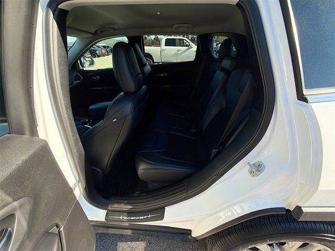 Used 2020 Jeep Cherokee Latitude Plus w/ Cold Weather Group image 27