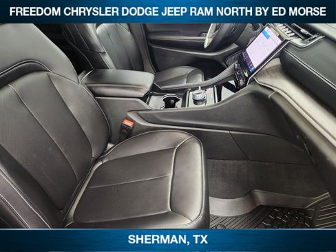 Used 2023 Jeep Grand Cherokee Limited w/ Luxury Tech Group II AWD/4WD image 9