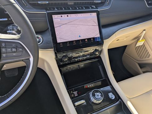 New 2025 Jeep Grand Cherokee Limited image 10