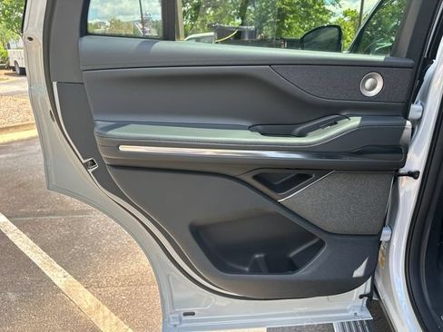New 2026 Lincoln Navigator Reserve AWD/4WD image 21