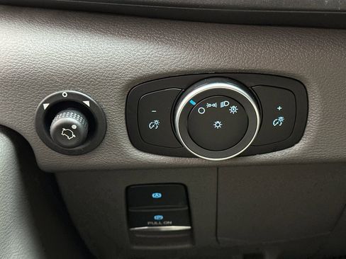 Used 2023 Ford E-Transit Medium Roof image 28