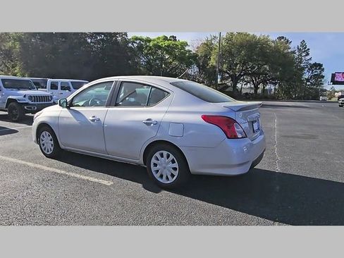 Used 2019 Nissan Versa SV image 24