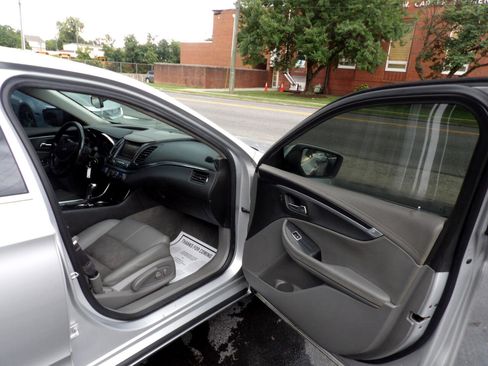 Used 2017 Chevrolet Impala LT image 21
