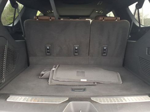 Used 2023 Chevrolet Suburban High Country image 8