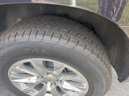 Used 2025 Chevrolet Suburban Premier RWD image 10