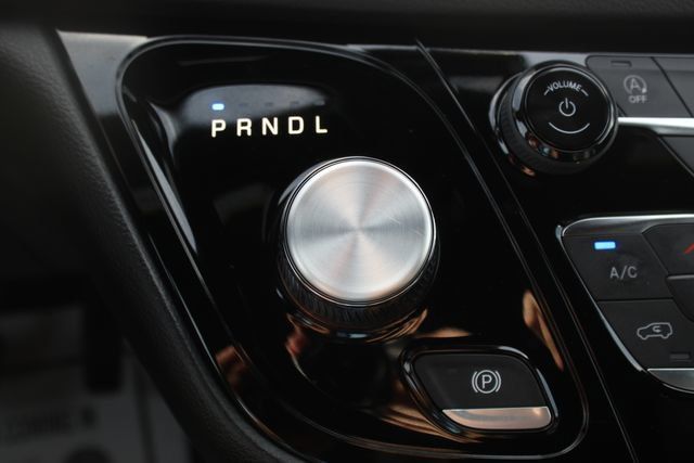 Used 2025 Chrysler Pacifica Select FWD image 21
