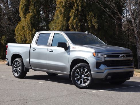 Used 2024 Chevrolet Silverado 1500 RST AWD/4WD image 2