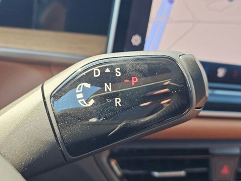 Used 2025 Volkswagen Tiguan SEL R-Line AWD/4WD image 35