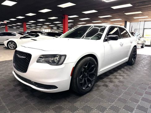 Used 2019 Chrysler 300 Touring w/ Sport Appearance Package RWD image 7