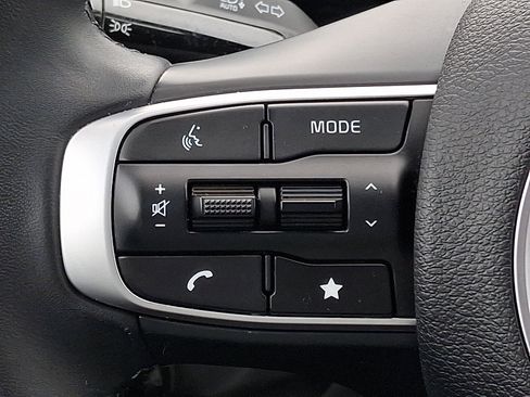 Used 2025 Kia Sportage EX image 22