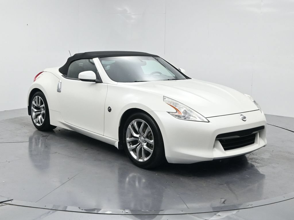 Used 2010 Nissan 370Z Touring RWD image 2