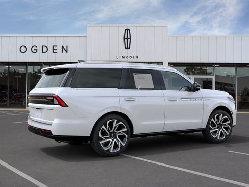New 2027 Lincoln Navigator Reserve AWD/4WD image 6