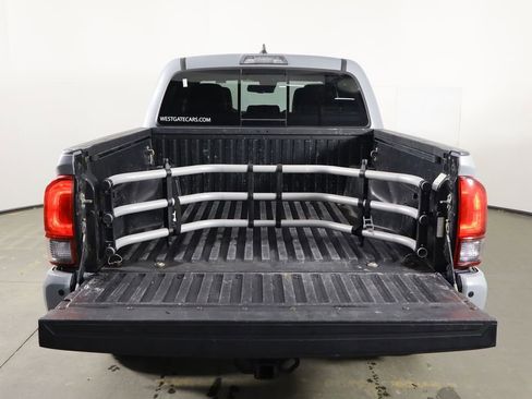 Used 2018 Toyota Tacoma TRD Off-Road AWD/4WD image 18
