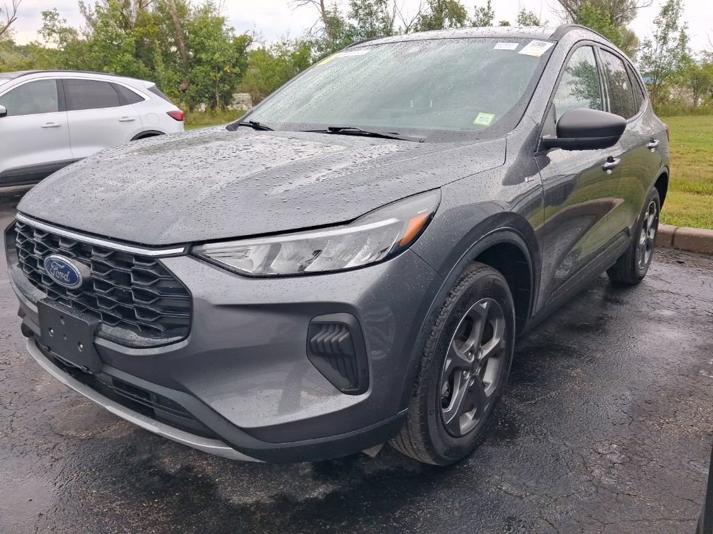 Used 2025 Ford Escape ST-Line AWD/4WD image 2