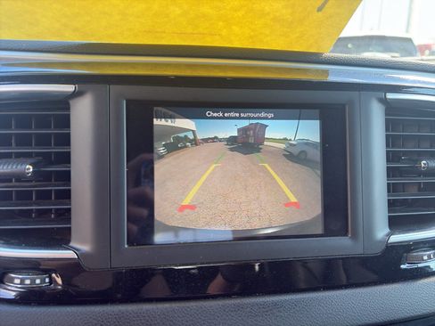 Used 2020 Chrysler Pacifica Touring w/ S Appearance Package FWD image 15