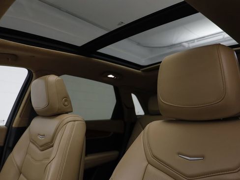 Used 2018 Cadillac XT5 Platinum w/ Driver Assist Package image 13