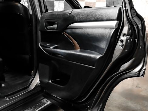 Used 2018 Toyota Highlander XLE FWD image 50