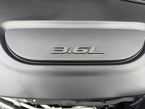 Certified 2024 Chrysler Pacifica Limited FWD image 14