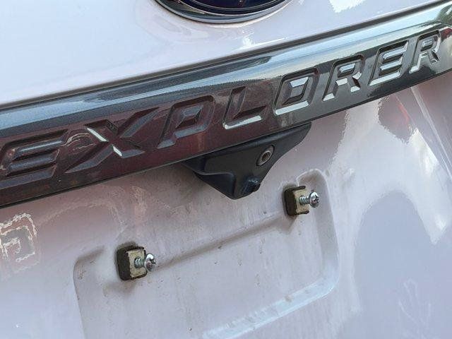 Used 2018 Ford Explorer XLT w/ Equipment Group 202A FWD image 8