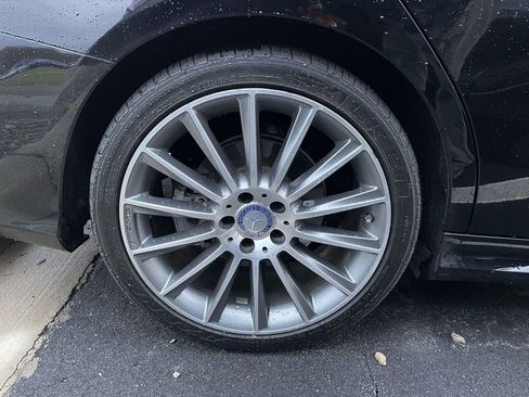 Used 2017 Mercedes-Benz C 300 4MATIC Sedan image 4