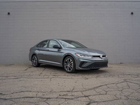 Used 2025 Volkswagen Jetta Sport FWD image 9