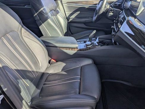Used 2018 BMW M550i xDrive image 19