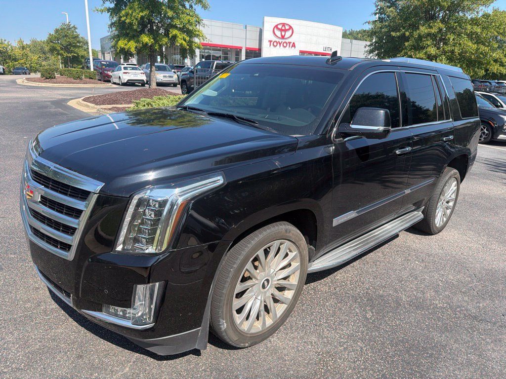 Used 2016 Cadillac Escalade Luxury RWD image 2