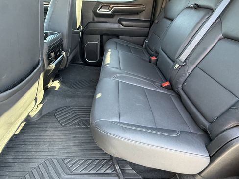 Used 2024 Chevrolet Silverado 1500 LT Trail Boss w/ LT Trail Boss Premium Package AWD/4WD image 16