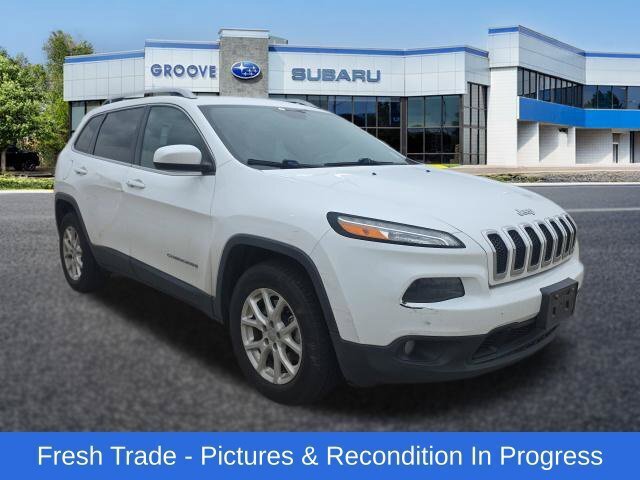 Used 2018 Jeep Cherokee Latitude Plus w/ Cold Weather Group AWD/4WD image 7