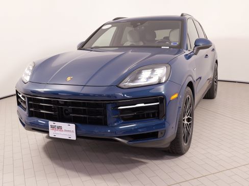Used 2024 Porsche Cayenne S AWD/4WD image 5