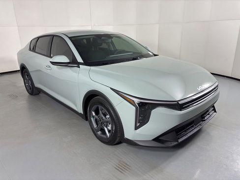 New 2026 Kia K4 LXS image 2