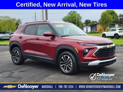 Used 2024 Chevrolet TrailBlazer LT w/ Convenience Package FWD image 2