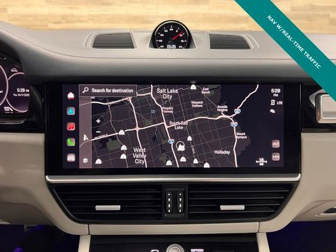 Used 2022 Porsche Cayenne Turbo image 11