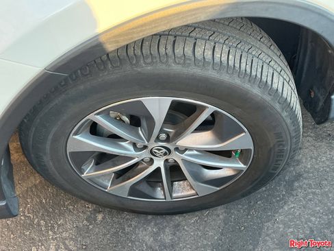 Certified 2017 Toyota RAV4 XLE w/ Convenience Package AWD/4WD image 7
